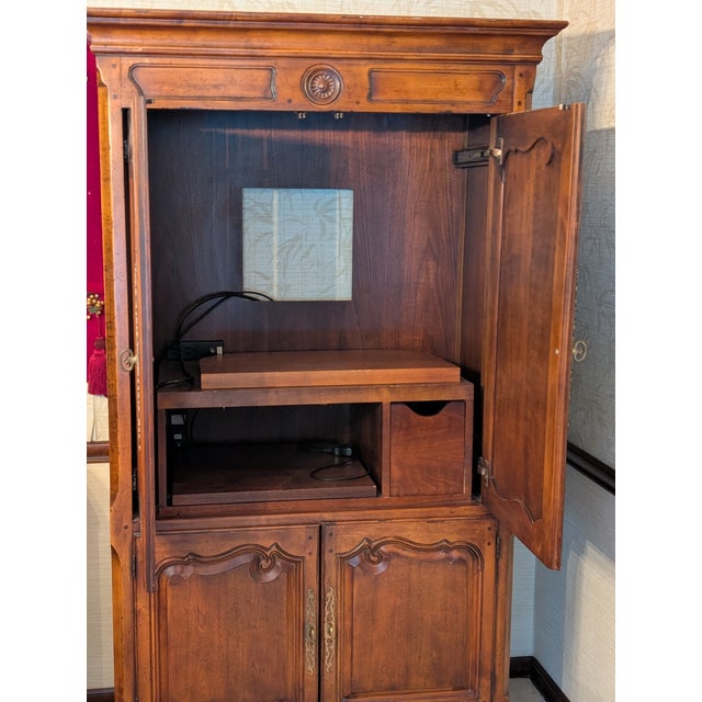 1980s 1980s Henredon French Provincial Carved Wood Illuminated Armoire Brand For Sale - Image 5 of 11