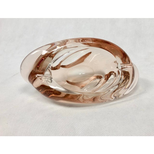 Glass Ashtray in Rose by Rudolf Beránek for Skrdlovice, 1960s For Sale - Image 4 of 9
