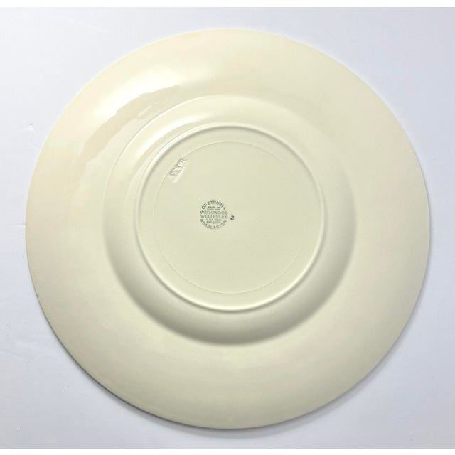 Wedgwood 1950s English Wedgwood “Wellesley” Ceramic Dinner Plates - Set of 9 For Sale - Image 4 of 7