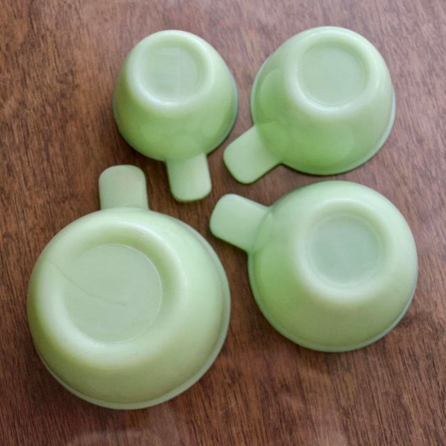 Jeannette Jadeite Uranium Glass Measuring Cup Nesting Set – Uv Reactive Kitchen Glass, 1930s For Sale - Image 9 of 9