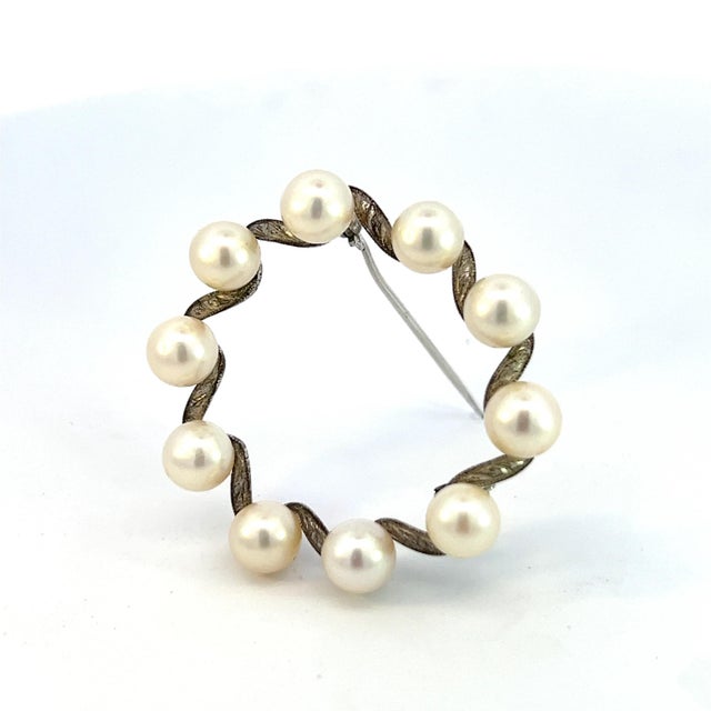 Metal 1990s Mikimoto Estate Akoya Pearl Brooch Pin Sterling Silver For Sale - Image 7 of 9