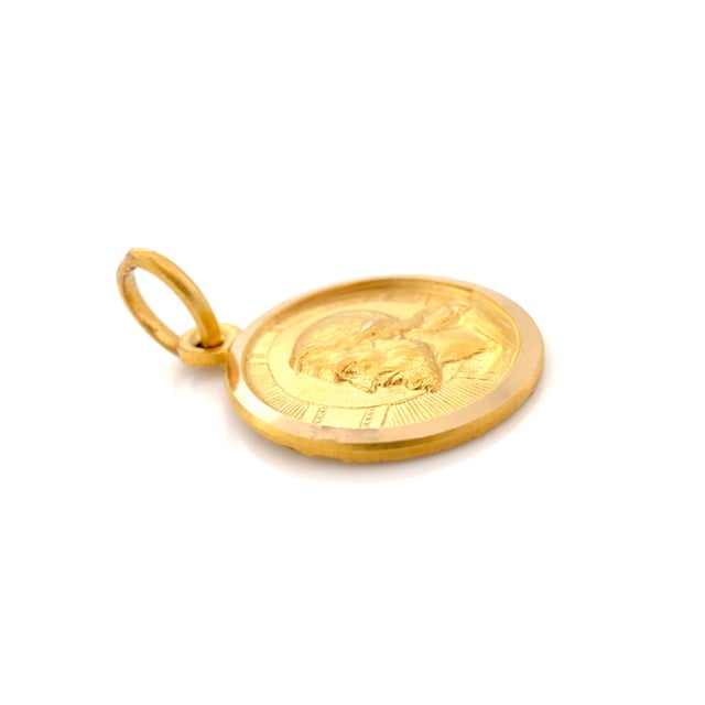 1960s Vintage 1960s Italian 18k “Dio Ti Protegga” (May God Protect You) Medallion, Pendant For Sale - Image 5 of 8