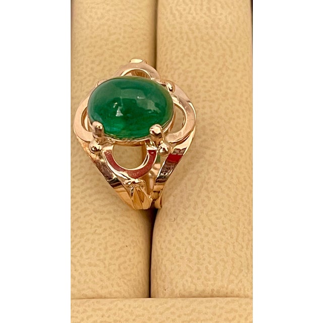 6 Carat Elongated Oval Emerald Cabochon 14 Karat Rose Gold Cocktail Ring Vintage For Sale - Image 17 of 18