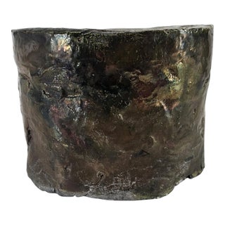 Sherri Cavan Sculptural Clay Base, Hand-Built Studio Pottery in Iridescent Green-Bronze Glaze, California, c.2000s For Sale