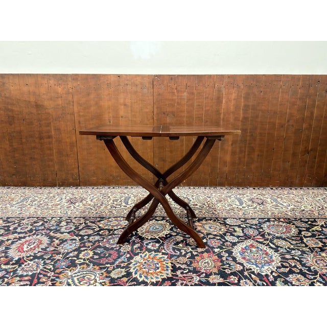 English Folding Side Table in Teak, in Very Good conditions. Designed 1920 to 1949