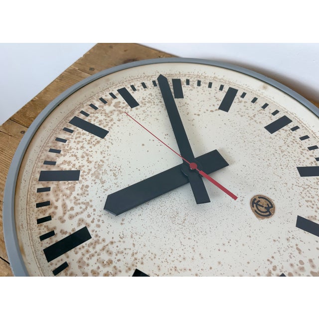 Large Grey Industrial Station Wall Clock from CTW, 1960s For Sale - Image 12 of 18