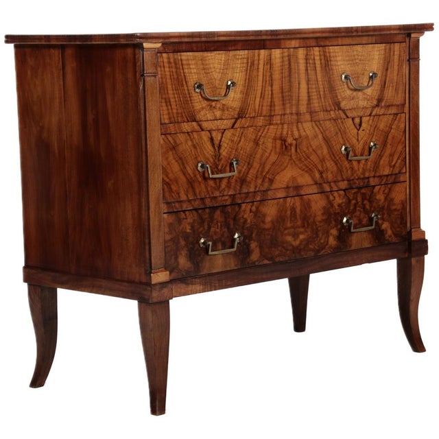 Traditional Small Antique Biedermeier Chest of Drawers in Walnut, 1810 For Sale - Image 3 of 18