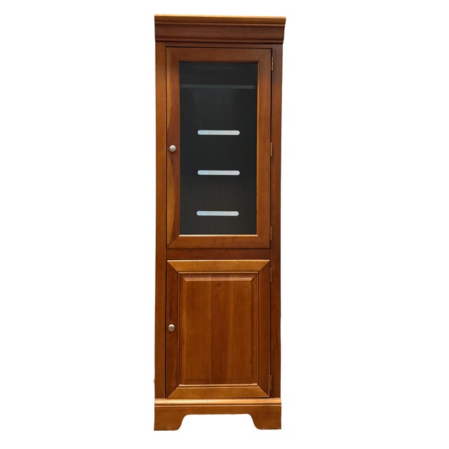 This handsome Stanley Furniture "Glass Door Unit" (UPC 8951700021, Model 0001) is a versatile, high-quality...