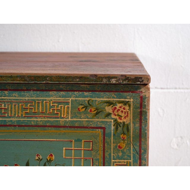 Antique Chinese Pine Trunk from Amaru, Dongbei For Sale - Image 5 of 11