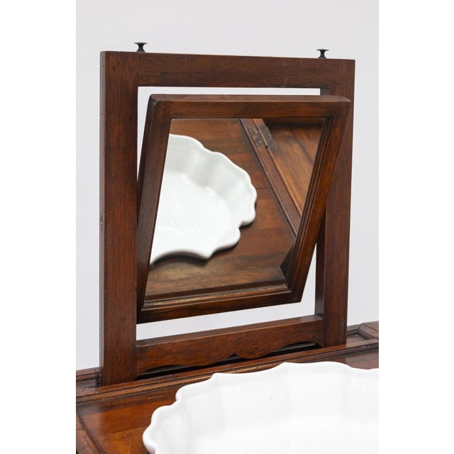 Antique Dressing Table in Walnut, 1700s For Sale - Image 4 of 18