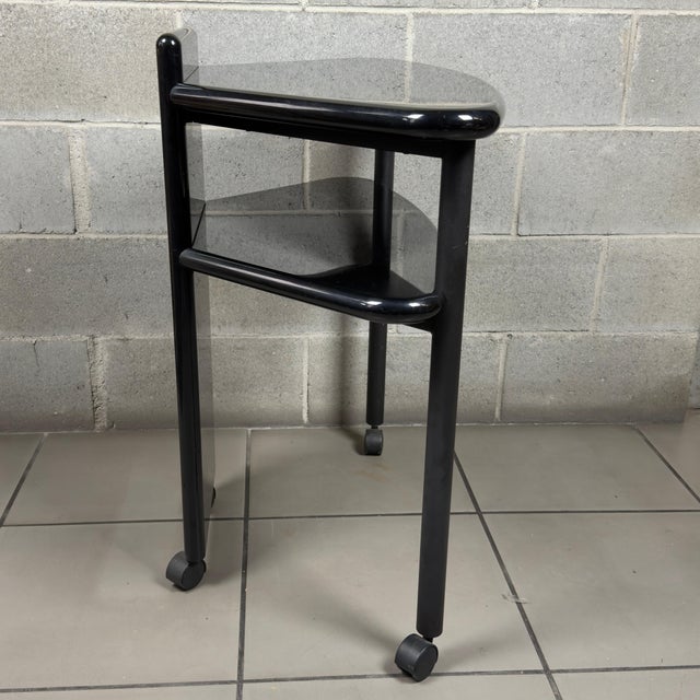 A piece of furniture with a bold character and outstanding functionality. This modern coffee table, featuring an elegant...