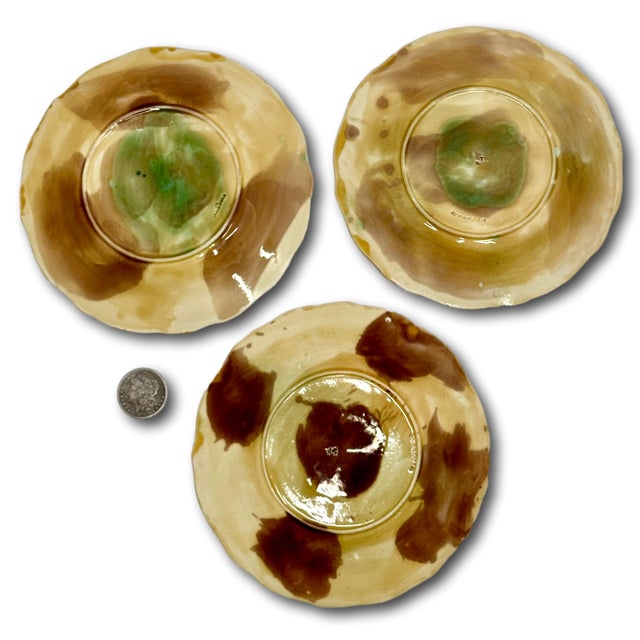 Set of 6 Antique Victorian Wedgwood Vine & Strawberry Majolica Plates With Wall Hanger Brackets Late 19th Century For Sale - Image 13 of 18