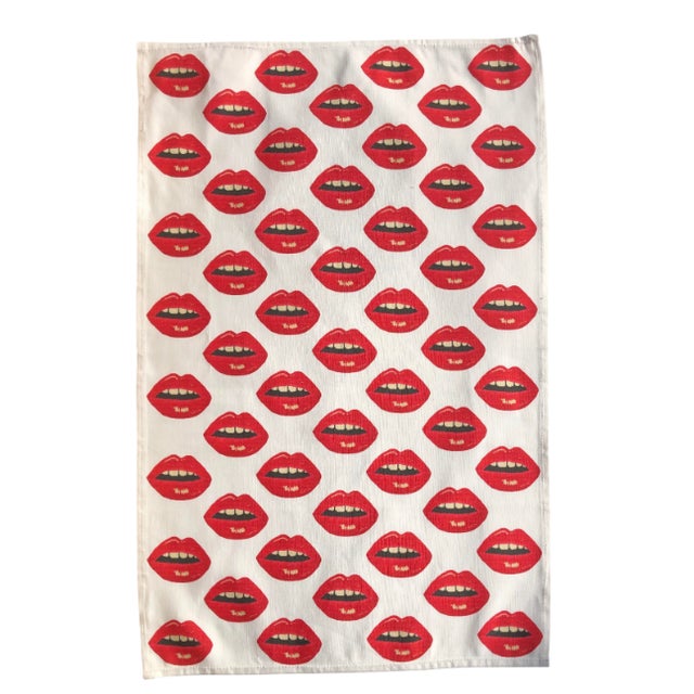 Embrasse Moi Lips Cotton Linen Tea Towel - Set of Two For Sale - Image 4 of 5