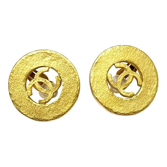 Chanel Vintage Gold Plated CC Round Cutout Clip on Earrings - 2 Pieces For Sale