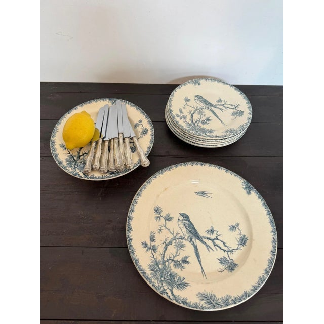 Set of 6 Provençal plates with swallow pattern. Dessert plate: diameter 21 cm, bowl on foot: diameter 23.5 cm, dish:...