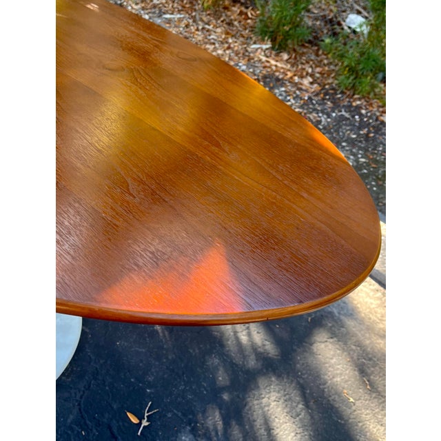 Oval Tulip Dining Table | in the Style of Eero Saarinen for Herman Miller For Sale In Tampa - Image 6 of 12