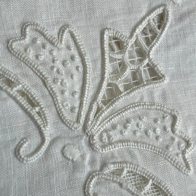 Vintage Whitework & Cutout Embroidery Tablecloth White Farmhouse Traditional English Cottage Grandmillennial Floral For Sale - Image 4 of 7