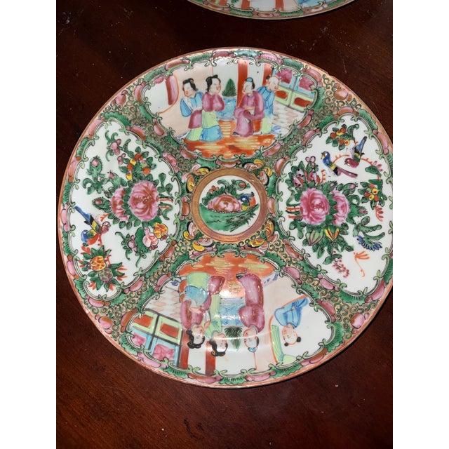 Rare Set of 4 Antique 19th Century Rose Medallion Porcelain Plates – Hand-Painted Chinese Export 9.5” For Sale - Image 4 of 11