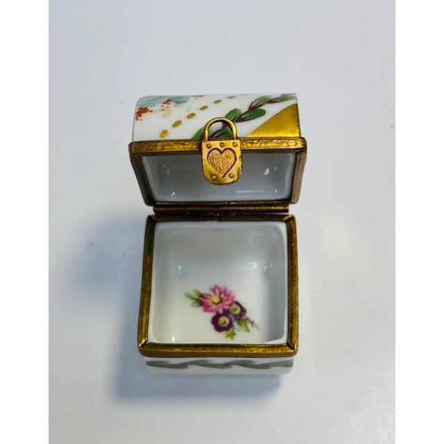 1990s Vintage Limoges Porcelain Footed Trinket Chest With Gold and Flowers Decoration For Sale - Image 5 of 7