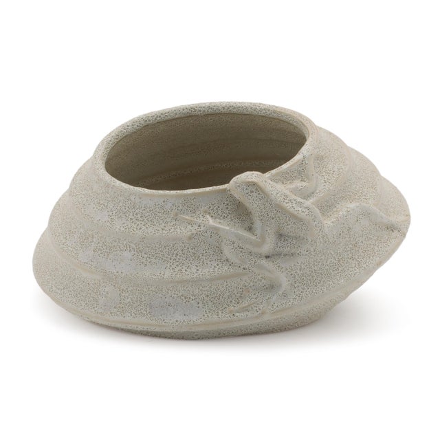 Contemporary Round Porcelain Planter with Frog (Set of 2) For Sale - Image 3 of 5