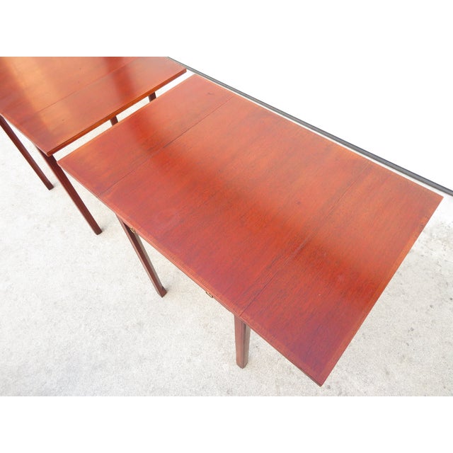 Vintage Mahogany Pembroke Dropleaf Side Table Pair ~ Georgian Chippendale Federal Style For Sale - Image 11 of 18
