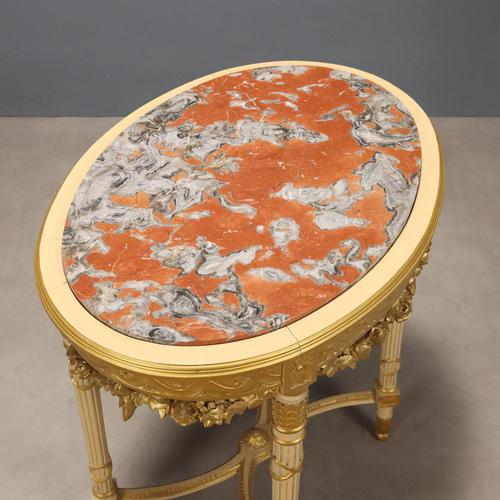 Center Table in Carved Wood For Sale - Image 9 of 11