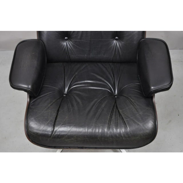 Mid 20th Century Vintage Selig Plycaft Black Leather Eames Style Walnut Swivel Tilt Lounge Chair For Sale - Image 5 of 13