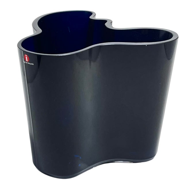 Alvar Aalto 1980s Finnish Glass Vase by Alvar Aalto For Sale - Image 4 of 11