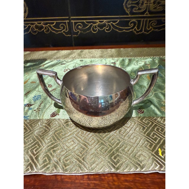 Art Deco 1940s Oneida Silversmiths Silver Plated 3-Piece Tea Set Pitcher, Creamer & Sugar Bowl Set For Sale - Image 3 of 8