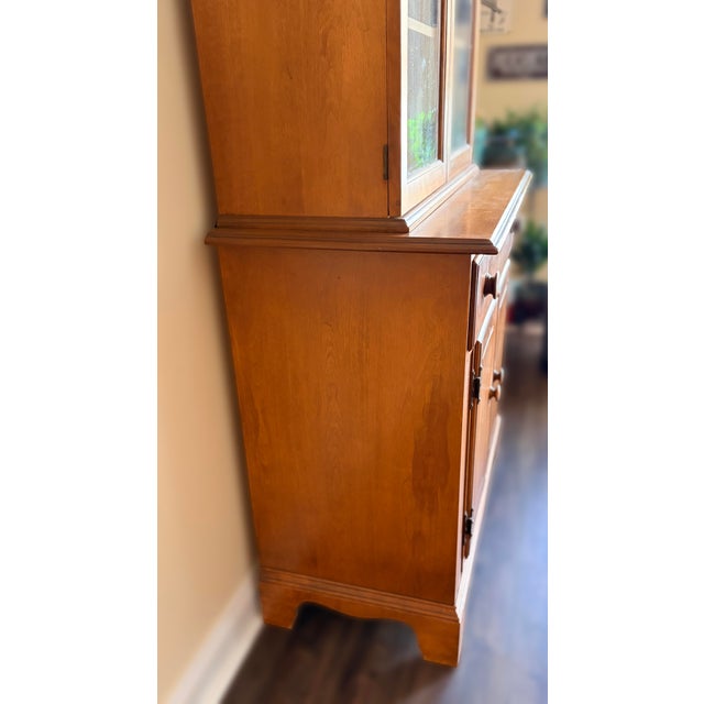 1950s Heywood-Wakefield Mid-Century Hutch / China Cabinet For Sale - Image 6 of 11