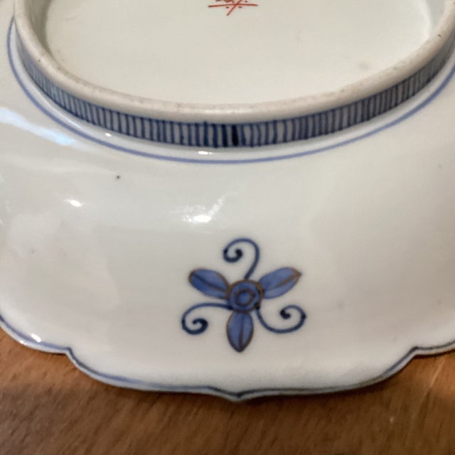 Alabaster Antique Arita Porcelain Scalloped Hand Painted Imari Bowl Meiji Period (1868-1912) Japan For Sale - Image 8 of 12