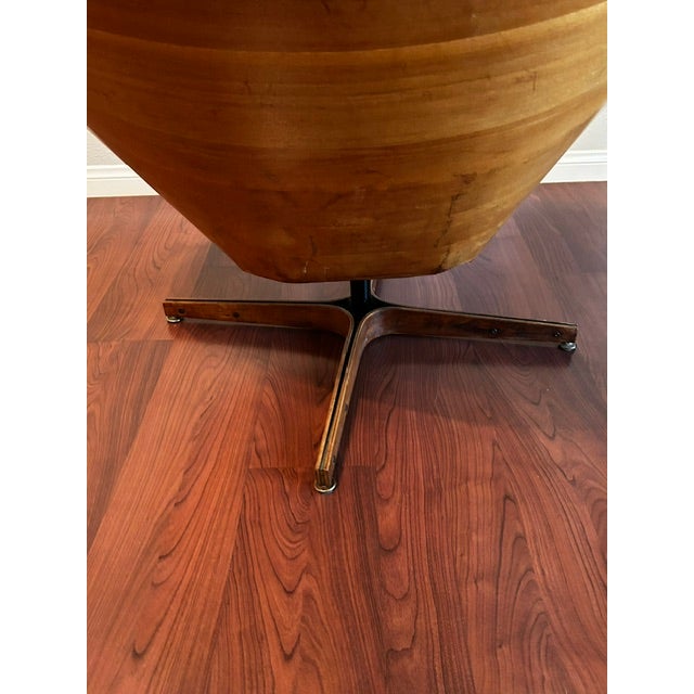 George Mulhauser Mid-Century Modern Molded Walnut "Cone" Swivel Lounge Chair in Premium New Leather For Sale In Los Angeles - Image 6 of 18