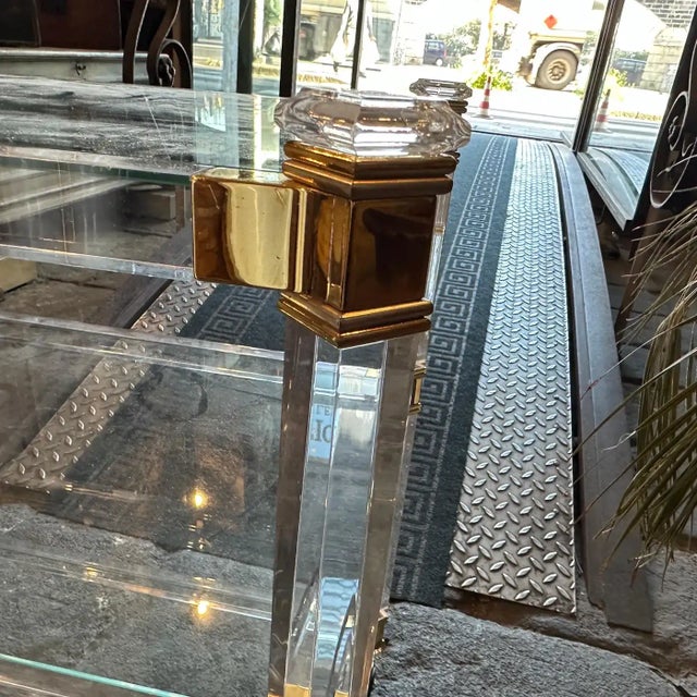 1980s Hollywood Regency Lucite and Brass Italian Bar Cart by Fratelli Orsenigo For Sale - Image 11 of 12