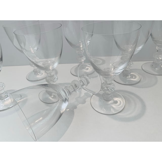 Signed 1950’s Vintage Lalique ‘Saint Hubert’ Crystal Water or Wine Goblet With 3 Frosted Leaf Decorations on the Stem, Art Deco Style- Set of 8 For Sale - Image 10 of 12