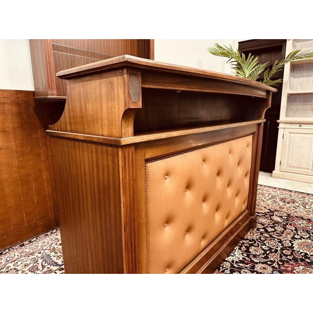 Animal Skin English Chesterfield Mahogany Bar with Bar Stools, Set of 5 For Sale - Image 7 of 18