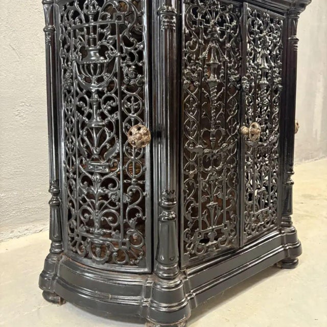 Antique French Decorative Fireplace Insert with Ornate Cast Iron in Black, 1900s For Sale - Image 12 of 15