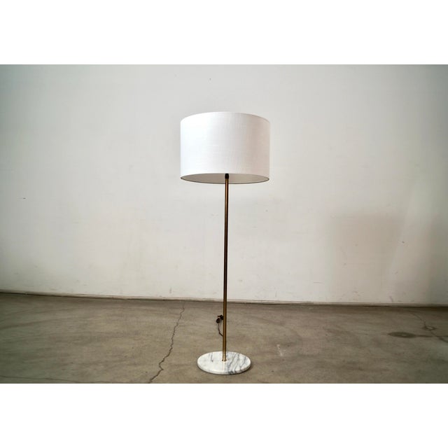 Koch & Lowy 1960’s Hollywood Regency Brass & Marble Extendable Floor Lamp For Sale - Image 4 of 9