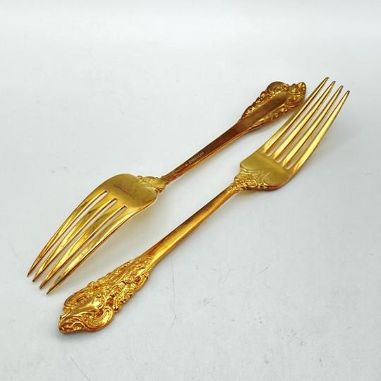 Metal 1990s Baroque by Godinger Gold Plated 65-Pc Flatware Set (Service for 12 With Serving Pieces and Chest) Vintage For Sale - Image 7 of 18