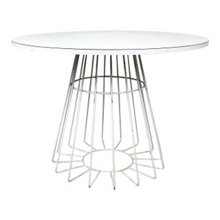 Round White Dining Table With Knoll-Style Wire Base For Sale