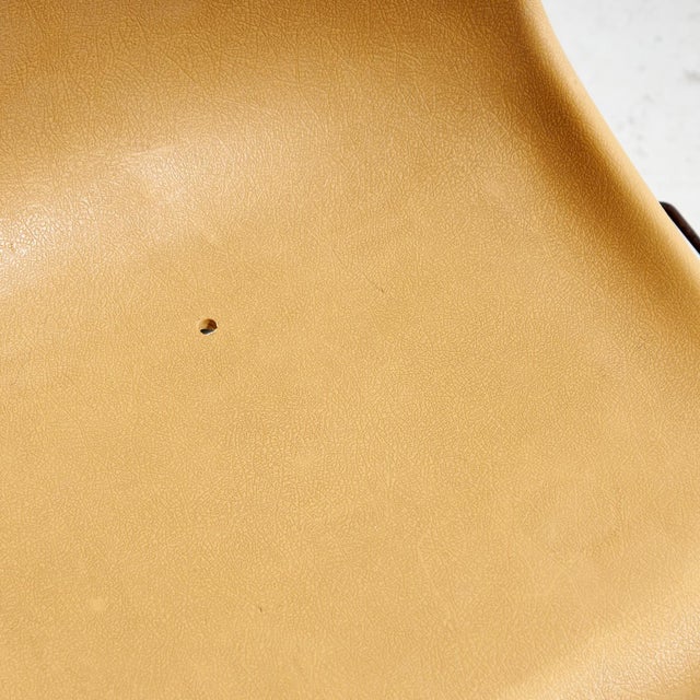 Mid-Century Modern Stackable Plastic Chair by Grosfillex, 1960s For Sale - Image 3 of 18