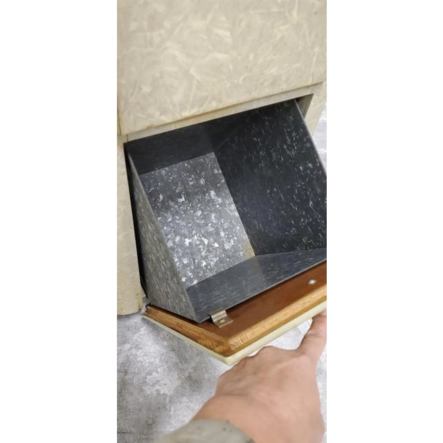 1950s Free Standing Beauty Salon Styling Station With Mirror Vanity Hair Salon Rockabilly For Sale In Los Angeles - Image 6 of 13