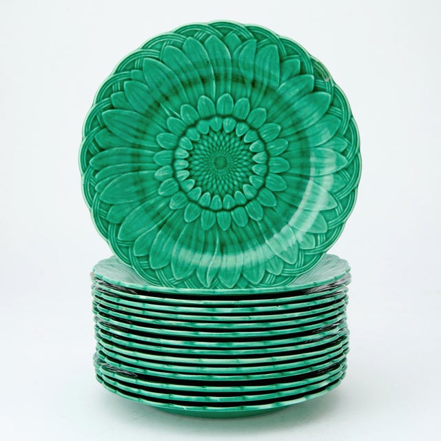 Wedgwood Green Majolica Earthenware Sunflower Plates Set (15) For Sale - Image 9 of 11