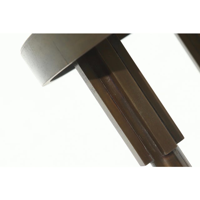 Art deco pedestal from the 1930s. The pedestal is made entirely of bronze and shows a sober yet striking design. Remains...