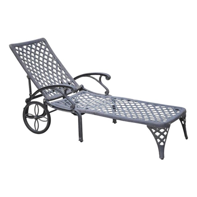 Late 20th Century Tuscan Mediterranean Style Black Cast Aluminum Pool Patio Chaise Lounge Chair For Sale