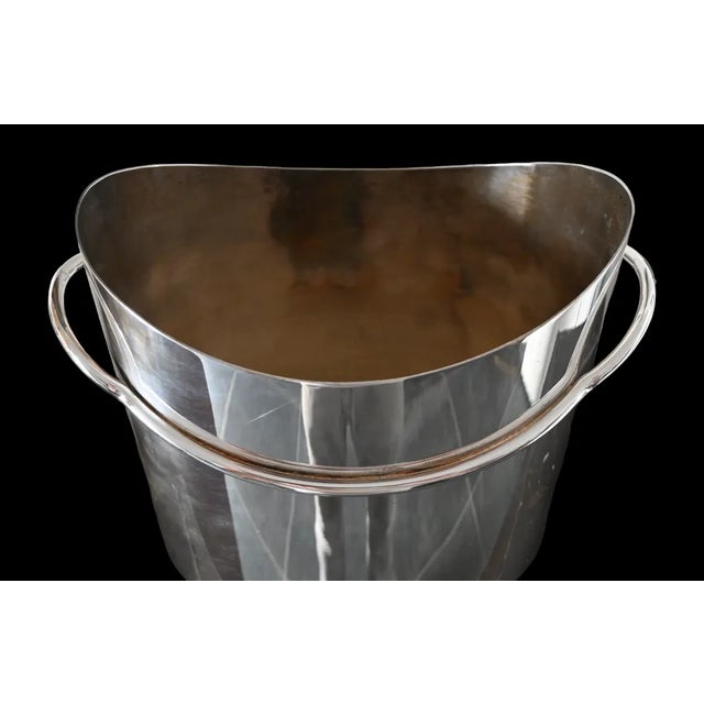 A silver plated champagne bucket from Italian design Bora's with a refined design (1950-1974) 23 x 16.5 cm without handles...