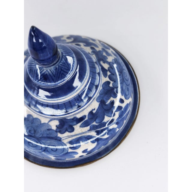 Mid-20th Century Jingdezhen China, Blue and White Covered Pagoda Jar With Brass Bands and Shunzhi Seal Mark For Sale - Image 10 of 12