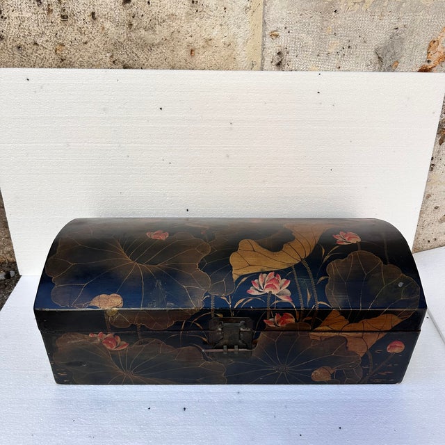 Japanese Taisho Era Urushi-E Trunk, 1920 For Sale - Image 6 of 18