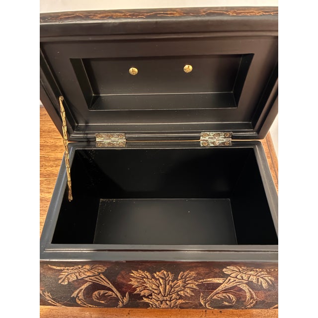 Chinoiserie Vintage Maitland-Smith Style Chinoiserie Wood Bomb Lidded Box For Sale - Image 3 of 3