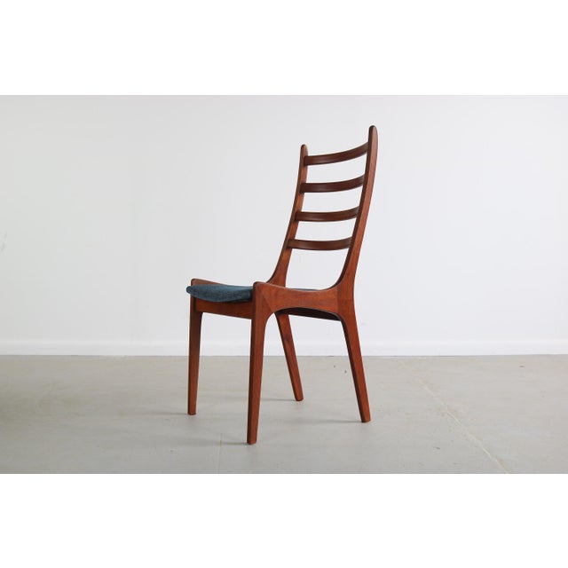 Set of 4 Mid Century Danish Modern Contoured Ladder Back Dining Chairs in Teak For Sale - Image 4 of 8