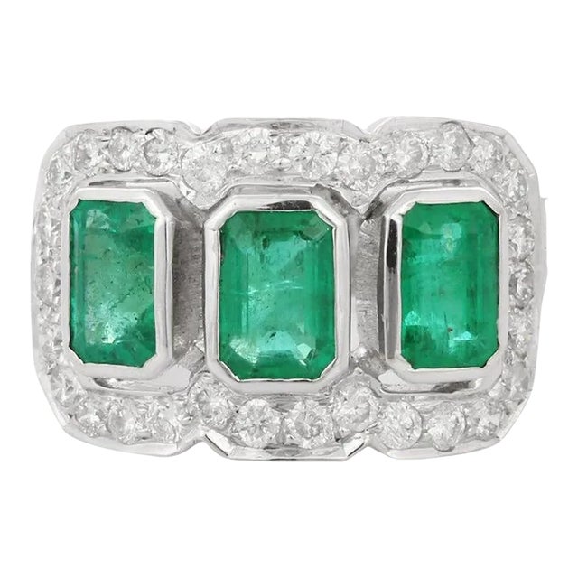 Art Deco 3.1 Ct Emerald With Diamonds Three Stone Wedding Ring Size 7 in 18k Gold For Sale - Image 3 of 12